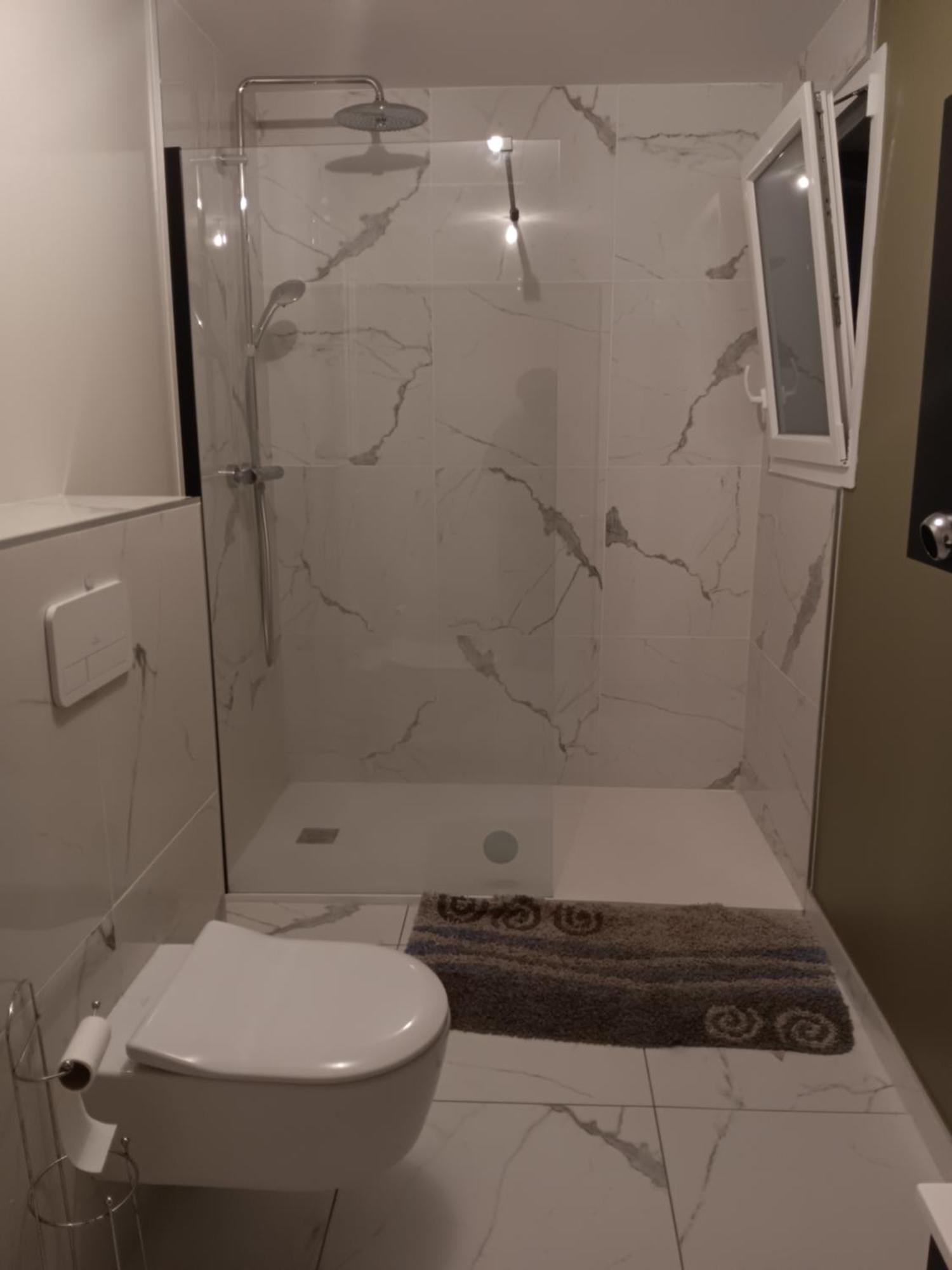 Chambre Privee Dans Une Maison Familiale Charmes  Luaran gambar
