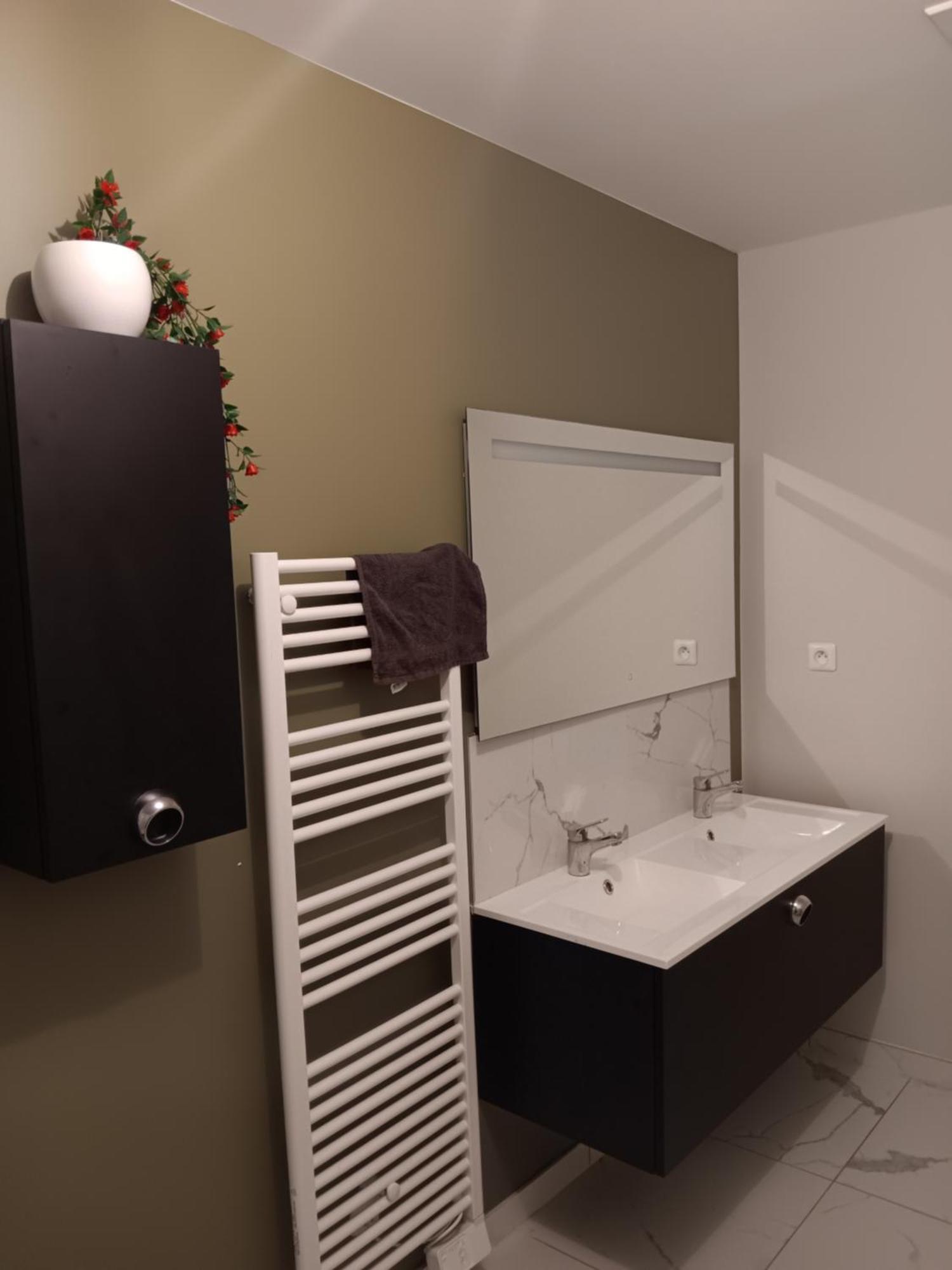 Chambre Privee Dans Une Maison Familiale Charmes  Luaran gambar