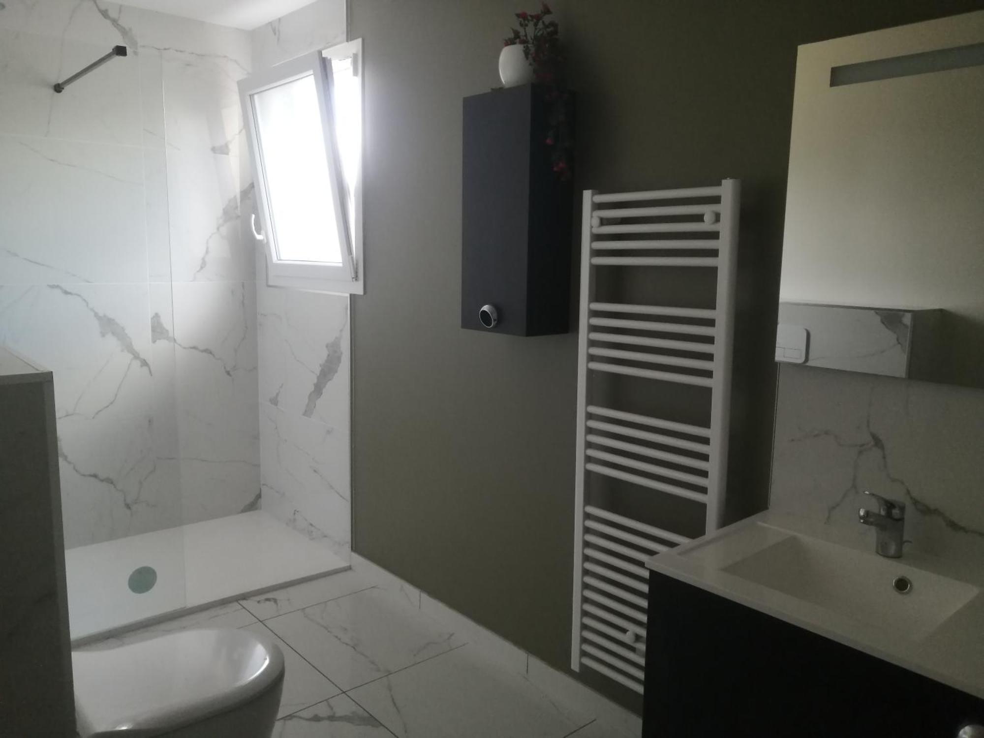 Chambre Privee Dans Une Maison Familiale Charmes  Luaran gambar