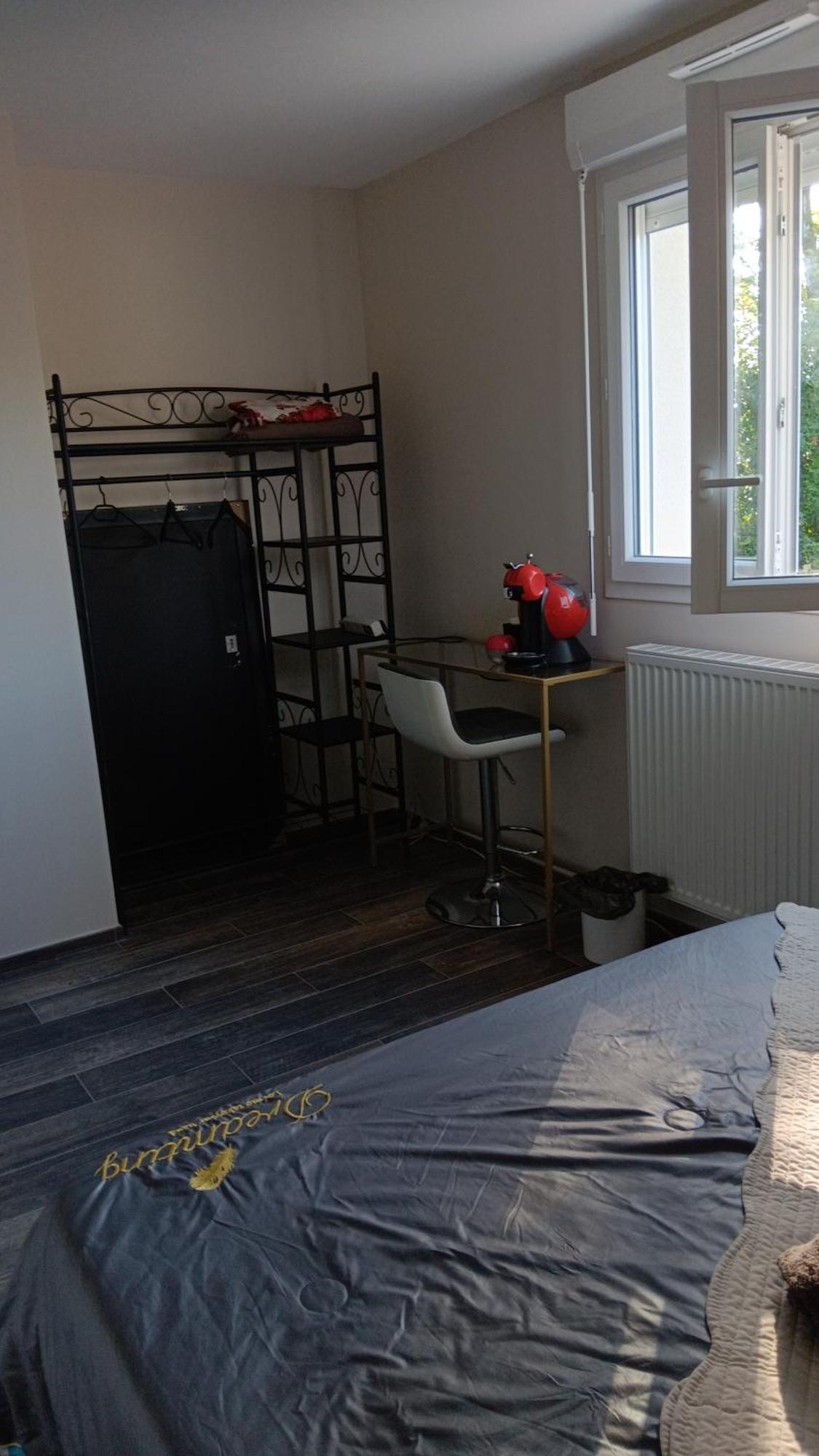 Chambre Privee Dans Une Maison Familiale Charmes  Luaran gambar