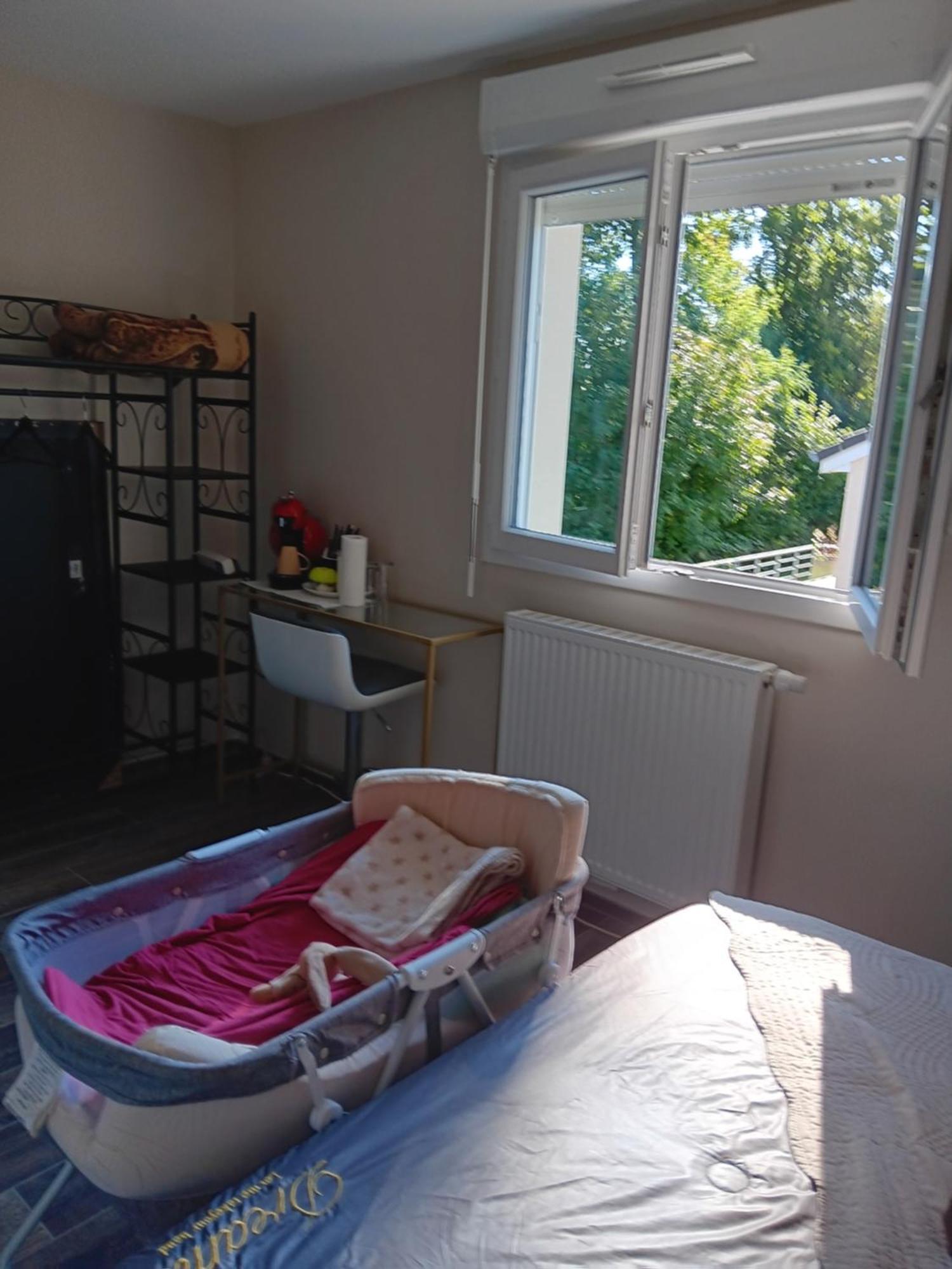 Chambre Privee Dans Une Maison Familiale Charmes  Luaran gambar
