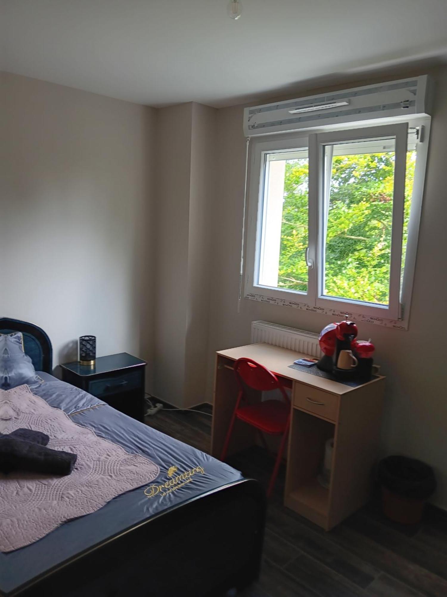 Chambre Privee Dans Une Maison Familiale Charmes  Luaran gambar