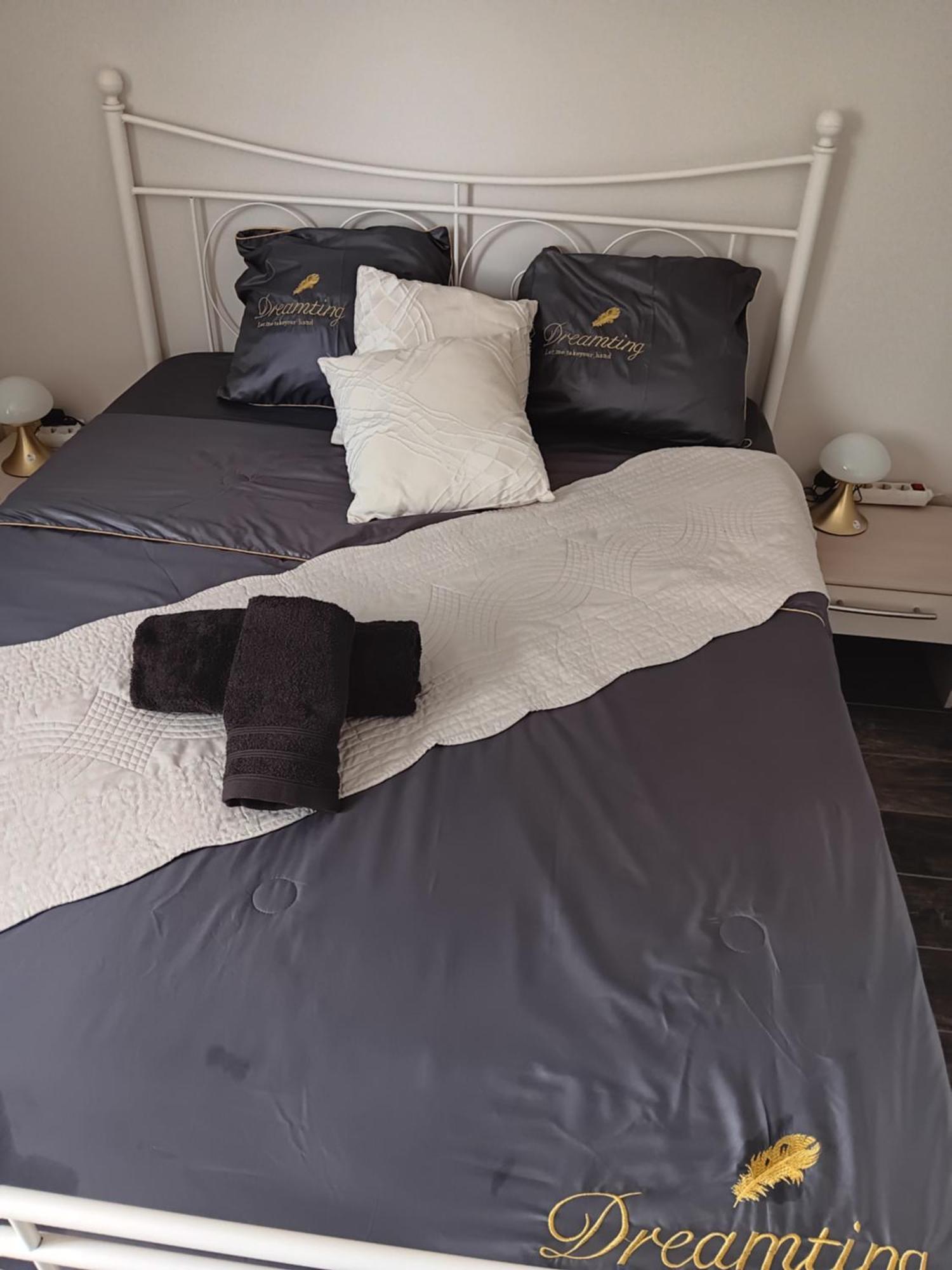 Chambre Privee Dans Une Maison Familiale Charmes  Luaran gambar
