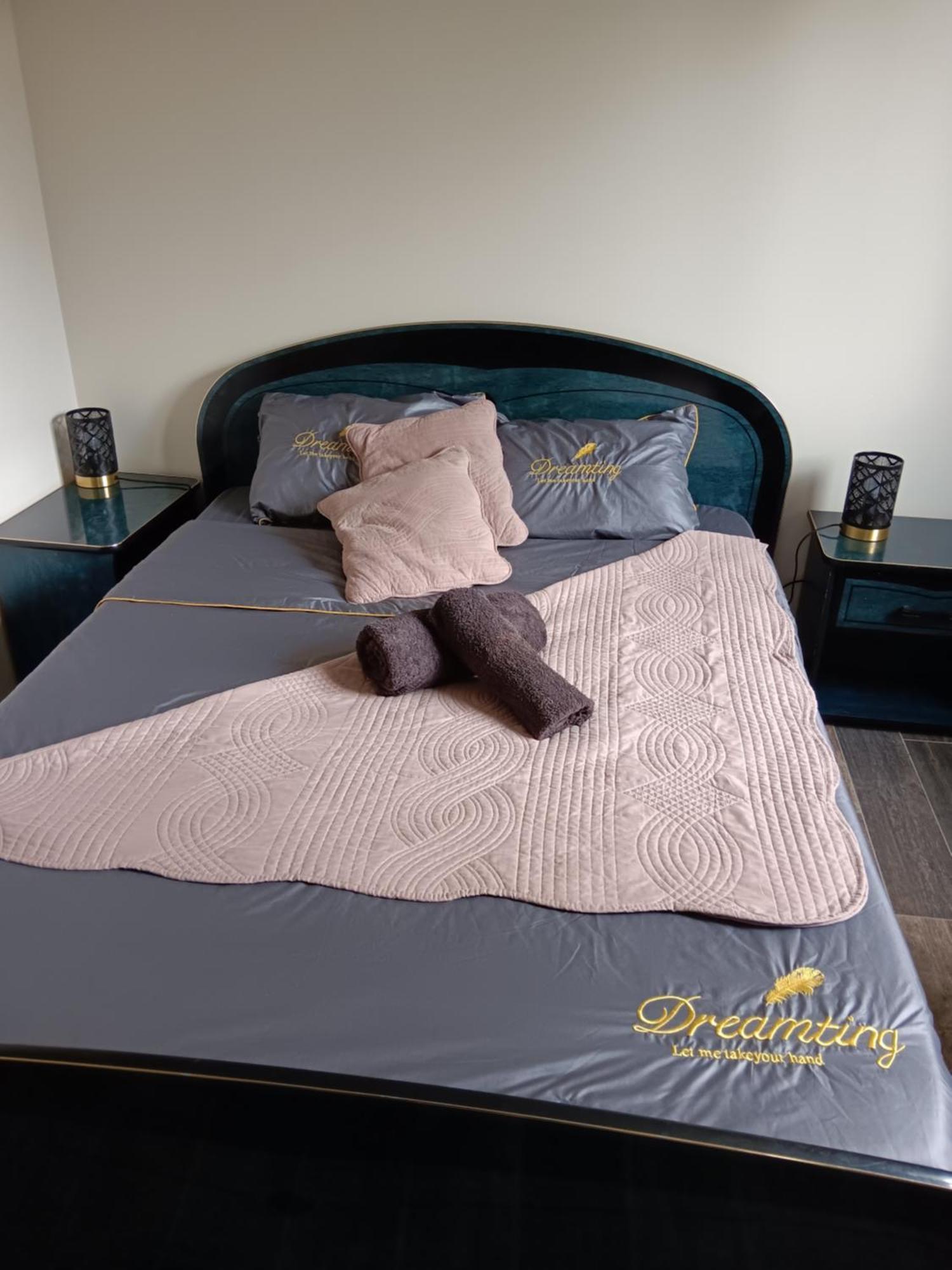 Chambre Privee Dans Une Maison Familiale Charmes  Luaran gambar
