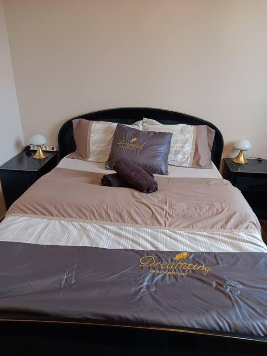 Chambre Privee Dans Une Maison Familiale Charmes  Luaran gambar